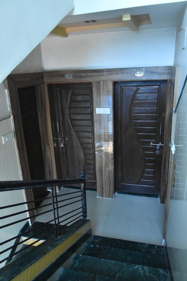 Hotel Temple Sai Shirdi Ngoại thất bức ảnh
