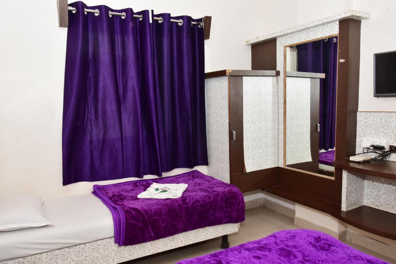 Hotel Temple Sai Shirdi Ngoại thất bức ảnh