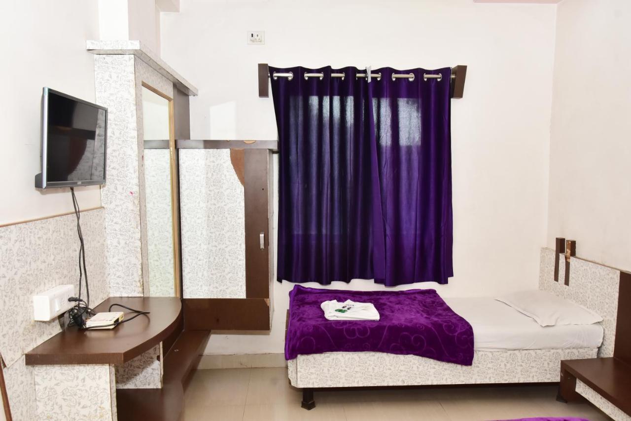 Hotel Temple Sai Shirdi Ngoại thất bức ảnh