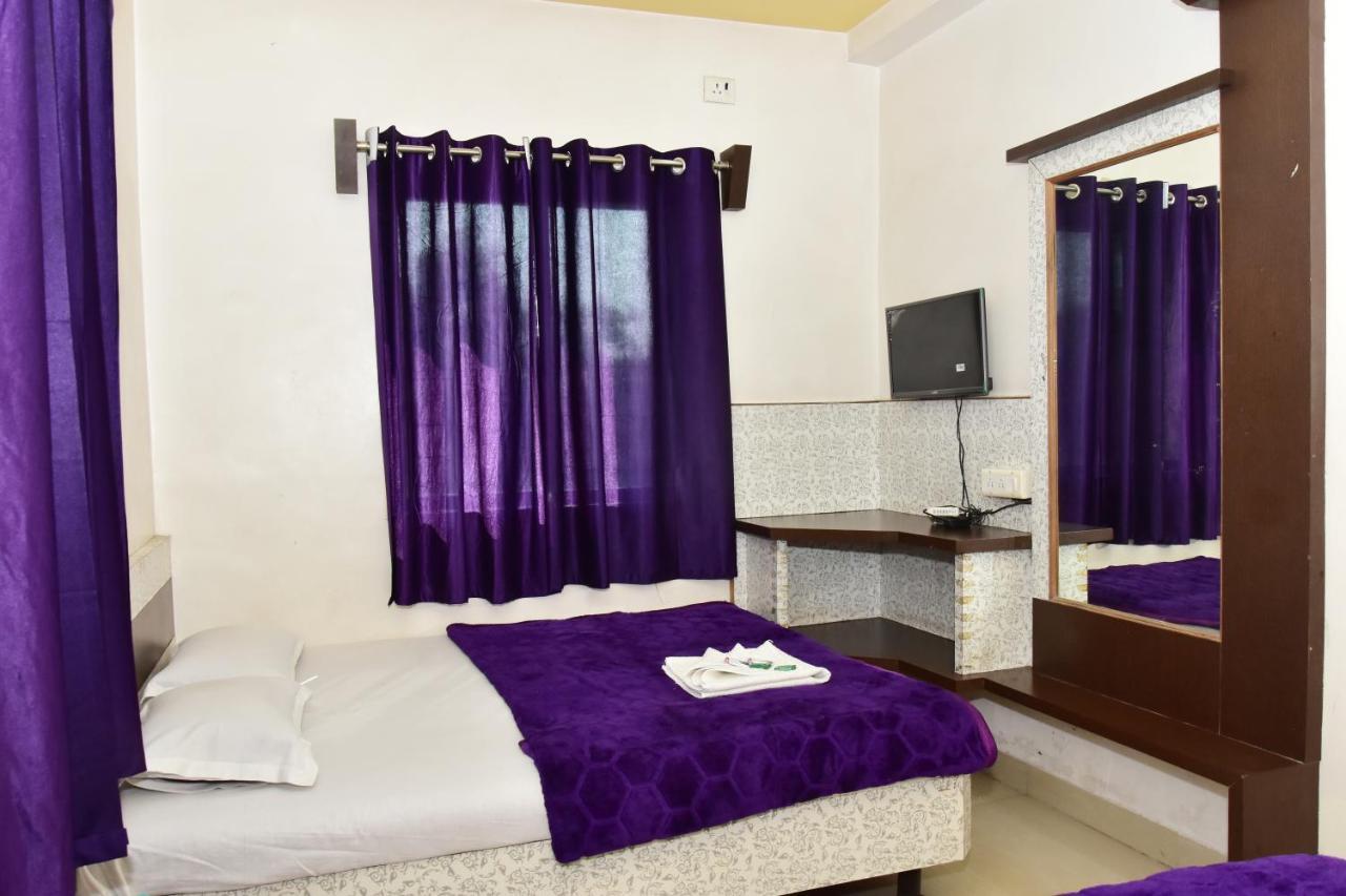 Hotel Temple Sai Shirdi Ngoại thất bức ảnh