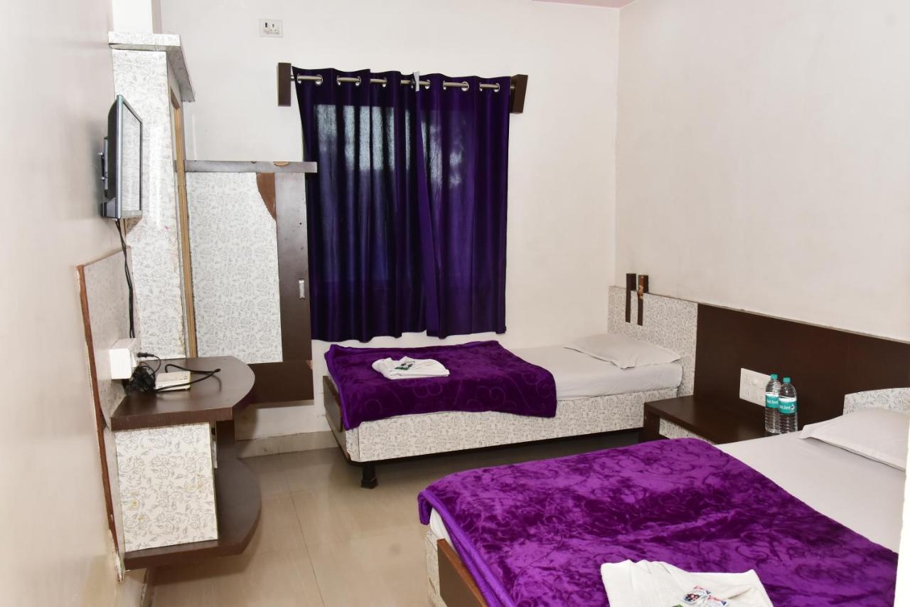 Hotel Temple Sai Shirdi Ngoại thất bức ảnh