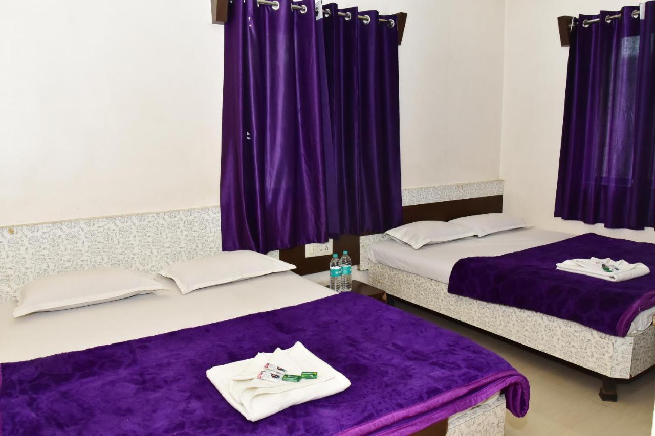 Hotel Temple Sai Shirdi Ngoại thất bức ảnh