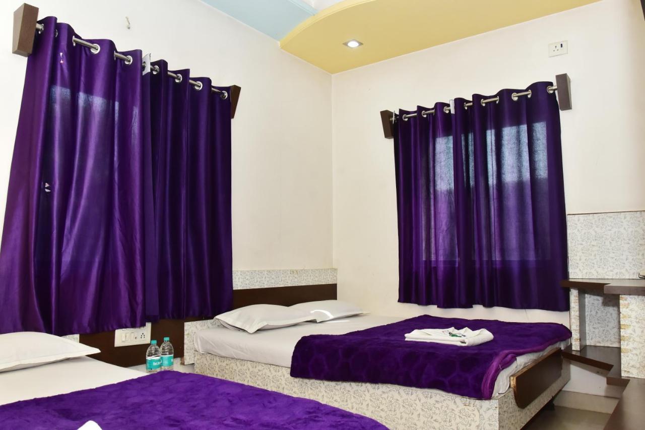 Hotel Temple Sai Shirdi Ngoại thất bức ảnh