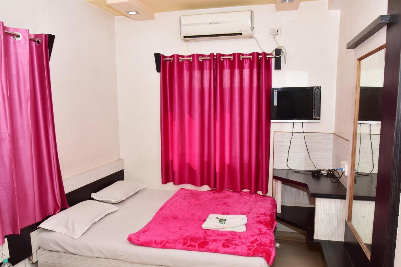 Hotel Temple Sai Shirdi Ngoại thất bức ảnh