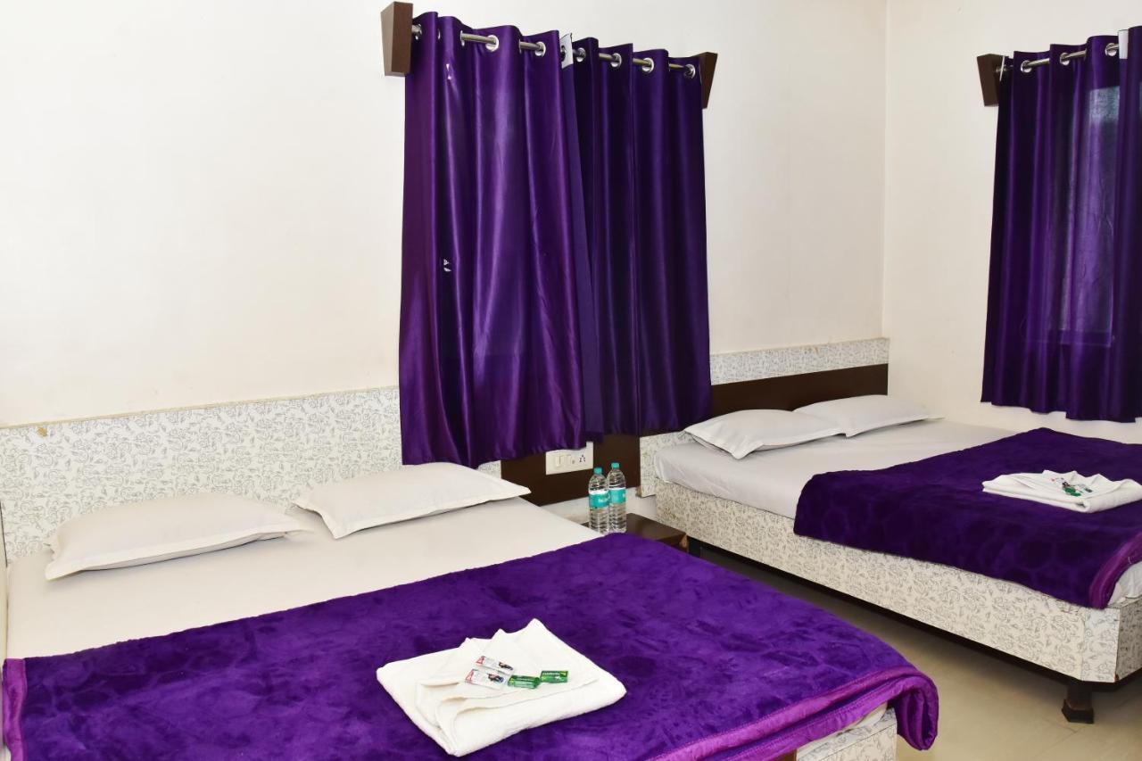 Hotel Temple Sai Shirdi Ngoại thất bức ảnh