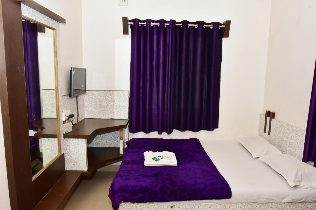 Hotel Temple Sai Shirdi Ngoại thất bức ảnh
