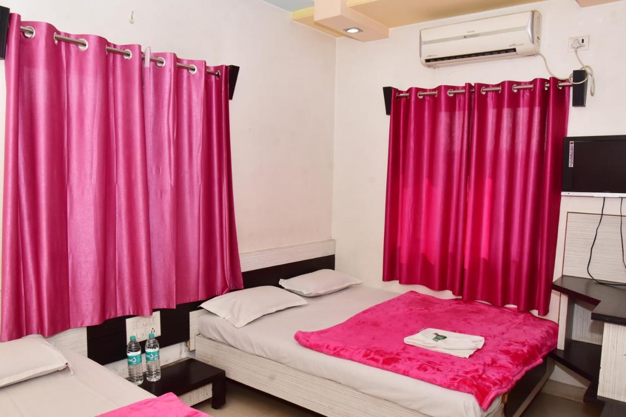 Hotel Temple Sai Shirdi Ngoại thất bức ảnh