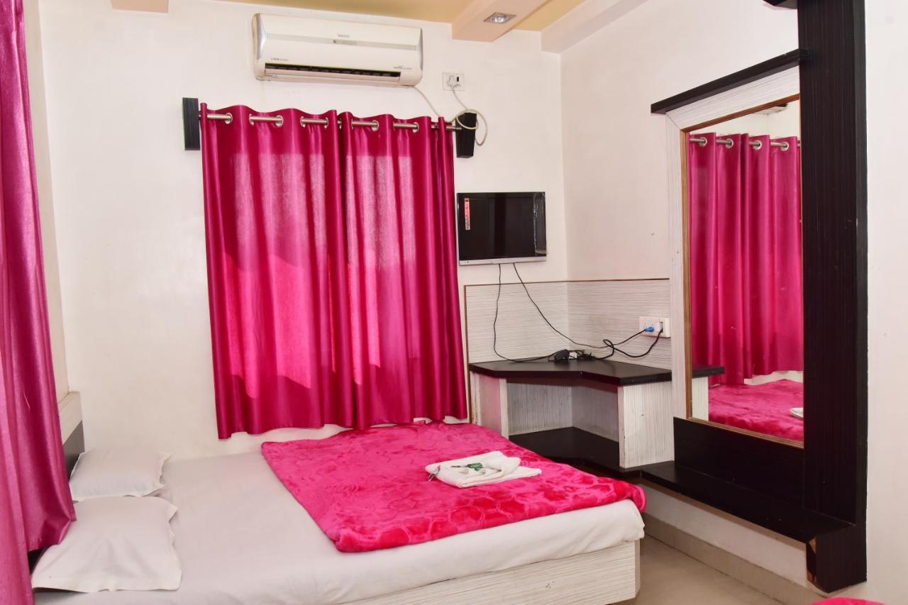 Hotel Temple Sai Shirdi Ngoại thất bức ảnh