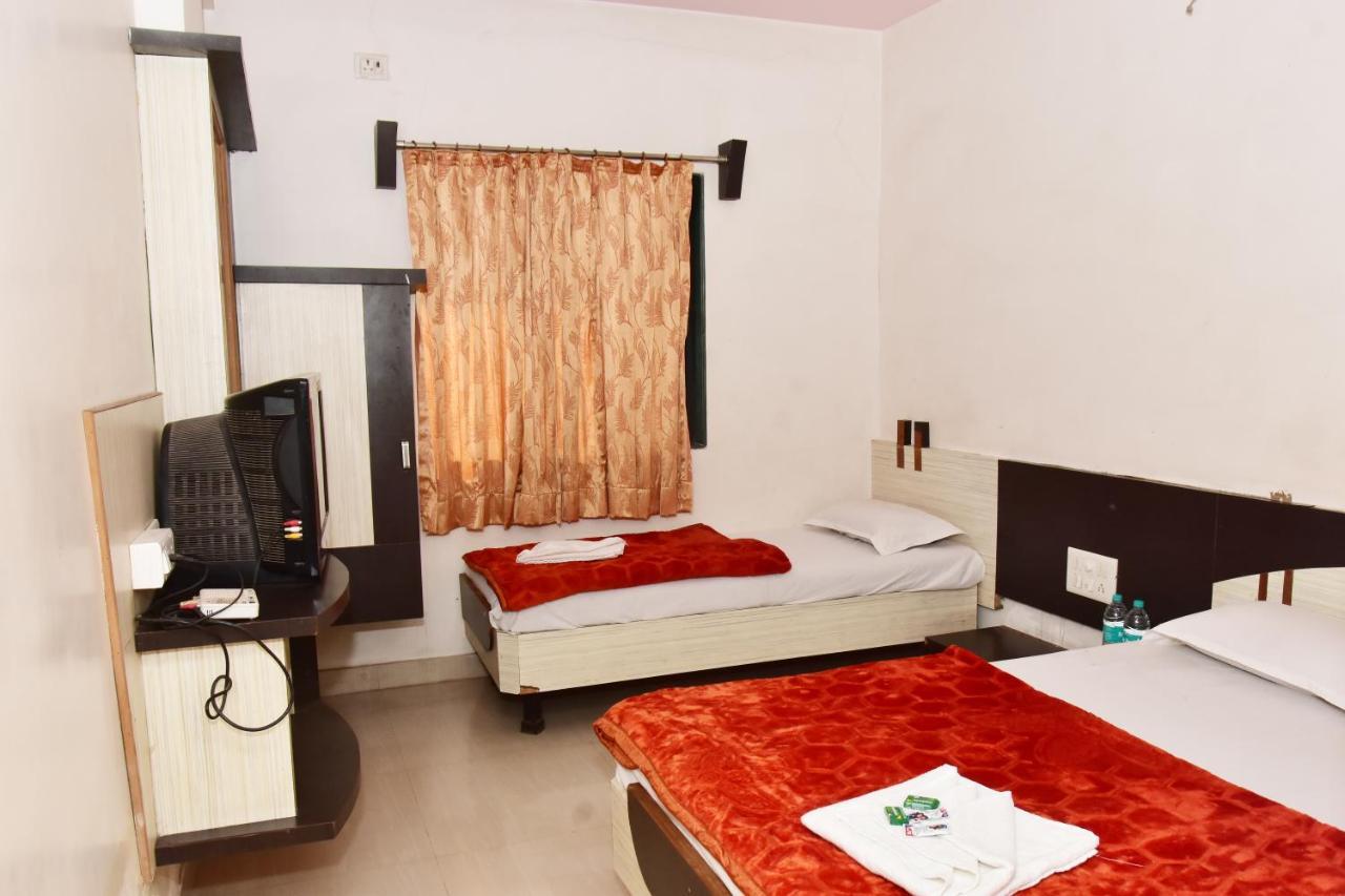 Hotel Temple Sai Shirdi Ngoại thất bức ảnh
