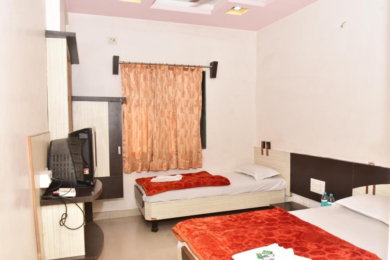Hotel Temple Sai Shirdi Ngoại thất bức ảnh