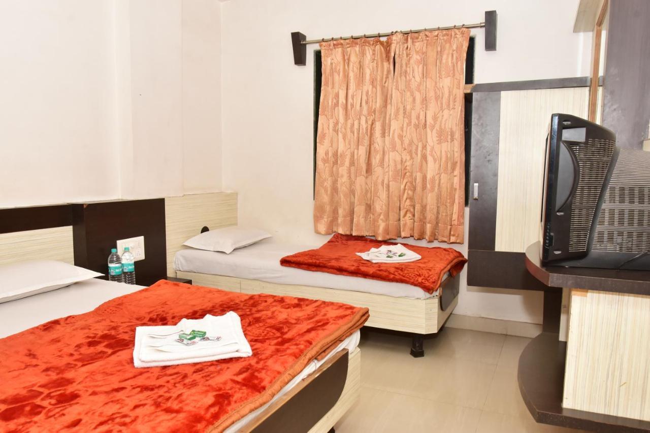 Hotel Temple Sai Shirdi Ngoại thất bức ảnh