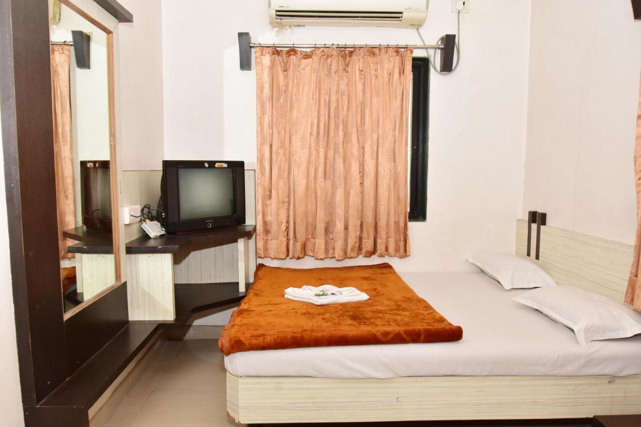 Hotel Temple Sai Shirdi Ngoại thất bức ảnh