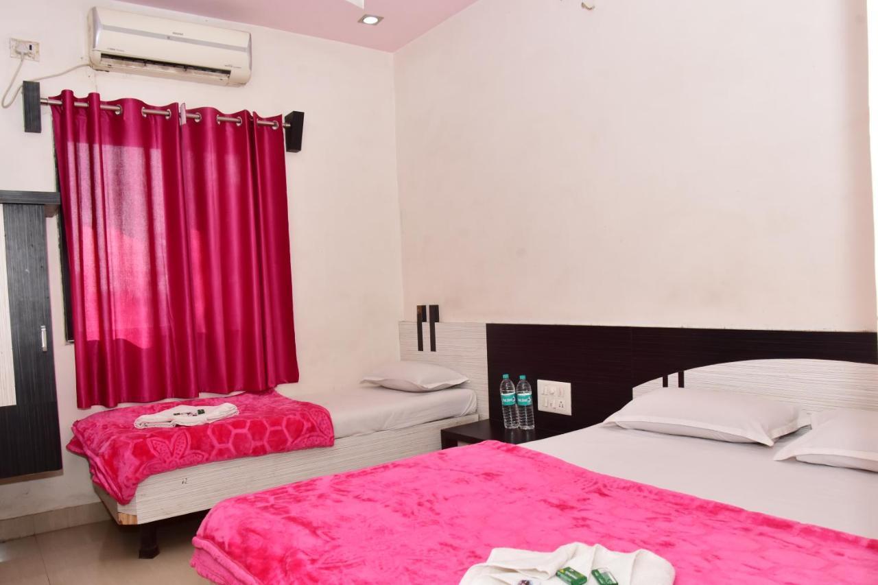Hotel Temple Sai Shirdi Ngoại thất bức ảnh