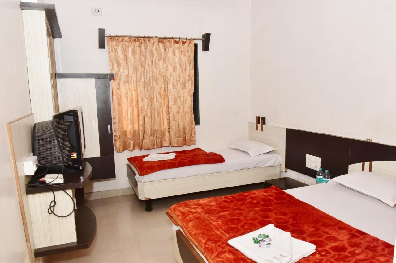 Hotel Temple Sai Shirdi Ngoại thất bức ảnh