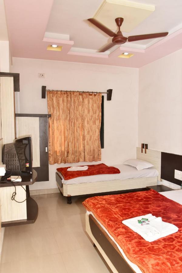 Hotel Temple Sai Shirdi Ngoại thất bức ảnh