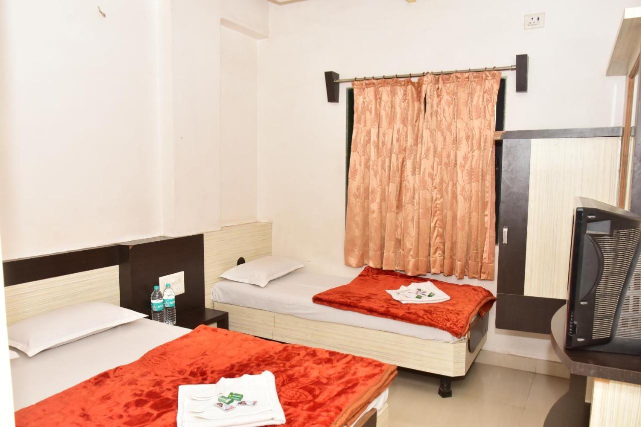 Hotel Temple Sai Shirdi Ngoại thất bức ảnh