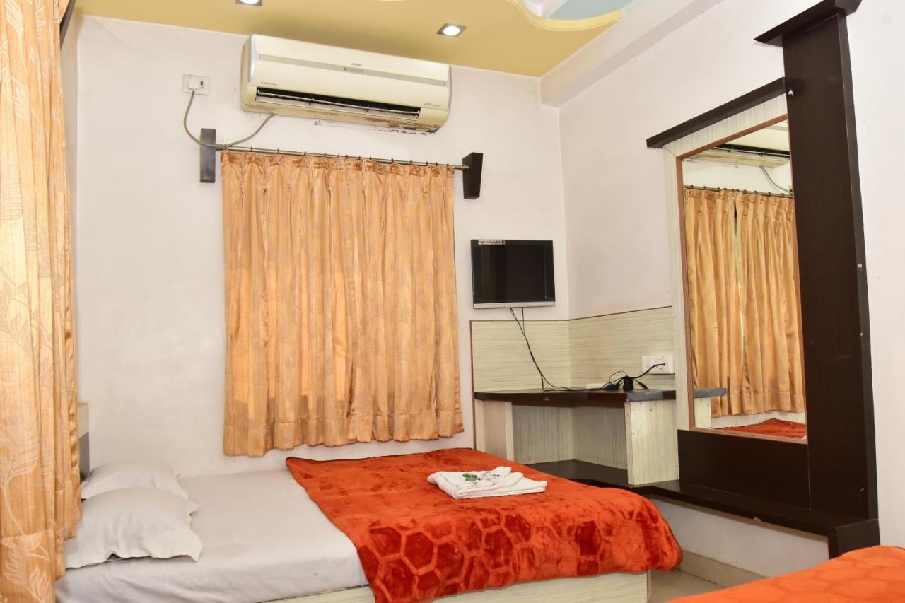 Hotel Temple Sai Shirdi Ngoại thất bức ảnh