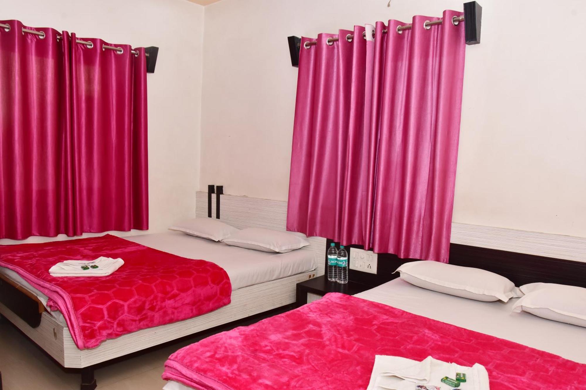 Hotel Temple Sai Shirdi Ngoại thất bức ảnh